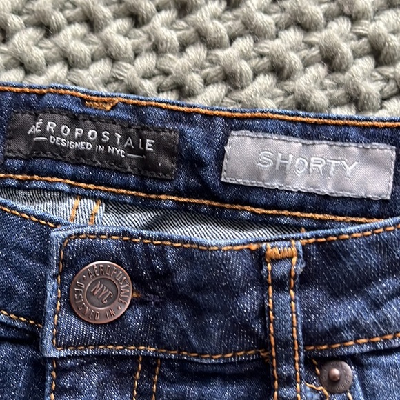 Aéropostale.. dark wash shorty low-rise jean shorts. - Picture 3 of 3